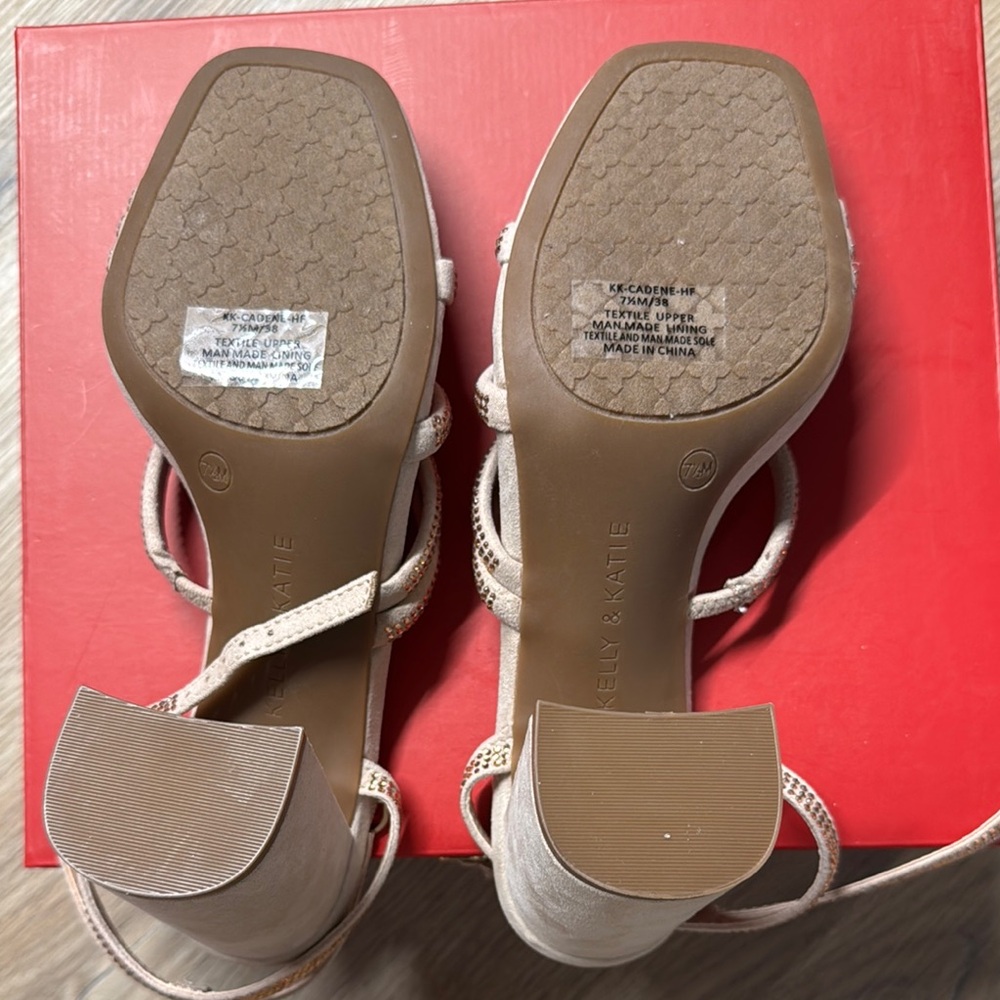 Women's Sandals - Picture 3 of 4